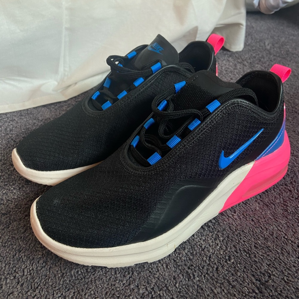 NIKE AIR MAX